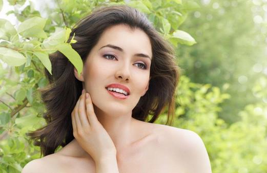 嘴唇發白是咋回事