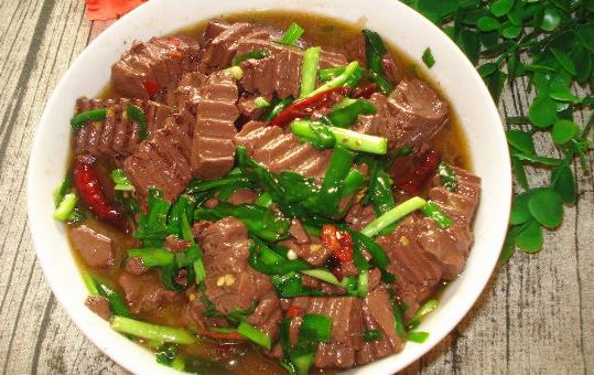 老年人常吃豬血好嗎