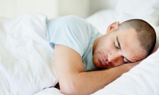 男人趴著睡會有這些危害!