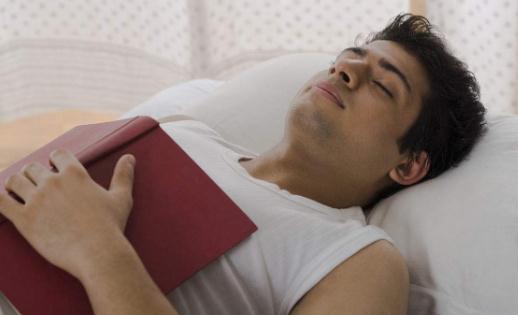 男人的睡姿發出特殊健康信號 什么是最好的睡姿