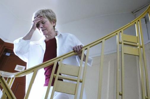 老花眼有什么癥狀？老花眼吃什么好