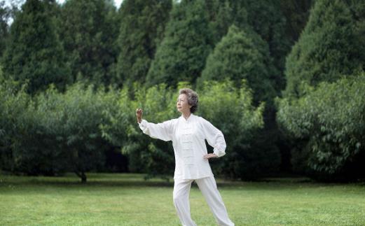 老人練太極養生要注意的事項