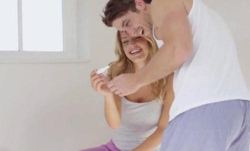 懷孕初期白帶褐色是怎么回事