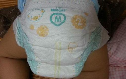 冬天給寶寶換紙尿褲注意事項