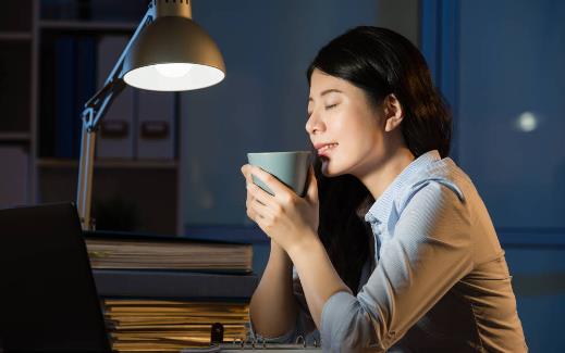 長期熬夜會誘發這些疾病！