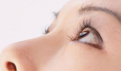 如何保護(hù)眼部肌膚不受損？