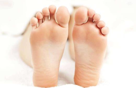女人腳底受寒危害太大!