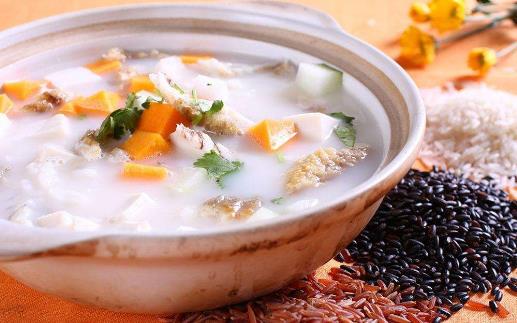 吃湯泡飯也要注意細嚼慢咽！