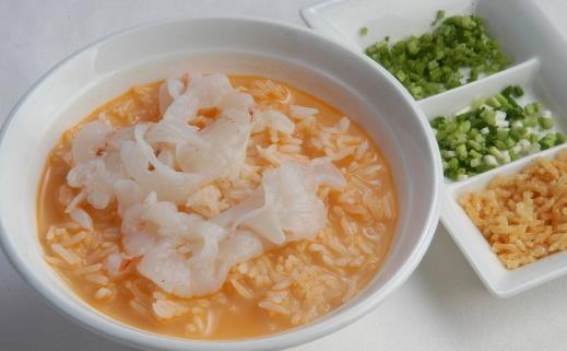 吃湯泡飯也要注意細嚼慢咽！