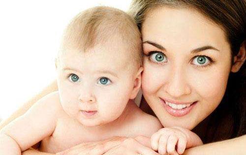 坐著喂奶的正確姿勢是怎樣的?坐月子的喂奶姿勢