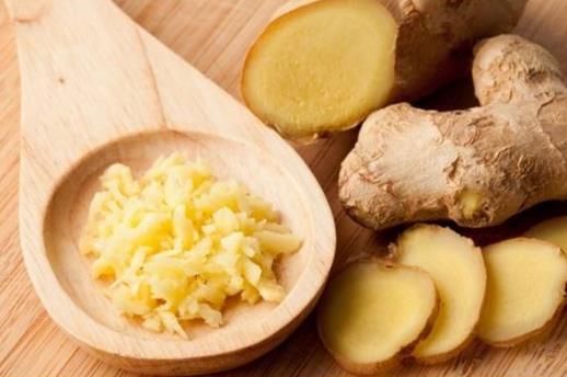 生姜泡腳好處多能治療感冒 泡腳的注意事項(xiàng)