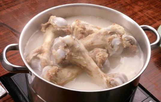 糖尿病人預(yù)防骨質(zhì)疏松 常吃這3種食物補鈣降糖兩不誤