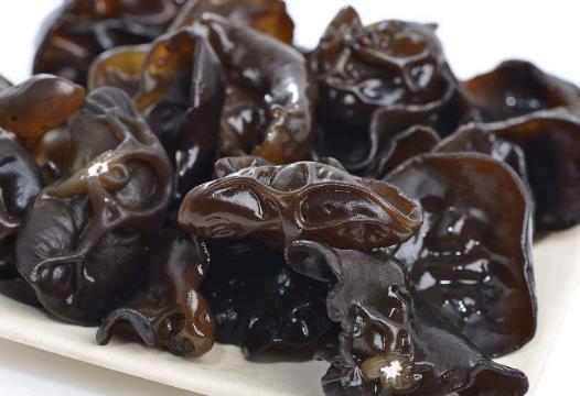 不要再用熱水泡發干木耳 廚師推薦小蘇打和溫水泡發