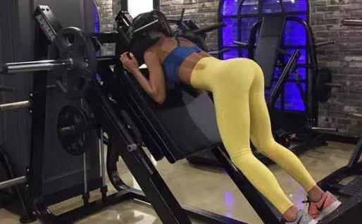 錯誤坐姿會毀了女白領的身材 保持身材的三個方法