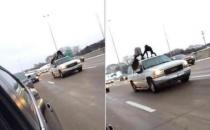 ?女子在車頂跳舞 為了紅沒底線 什么危險的事都敢做