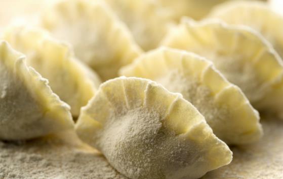 餃子用冷水煮還是沸水煮 開(kāi)蓋還是不開(kāi)蓋 要點(diǎn)水嗎