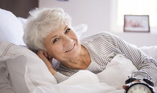 冬季老年人失眠 幾種食物提高睡眠質(zhì)量