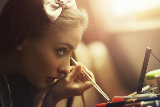 長(zhǎng)痘后還能化妝嗎 這樣化妝真的很容易長(zhǎng)痘痘