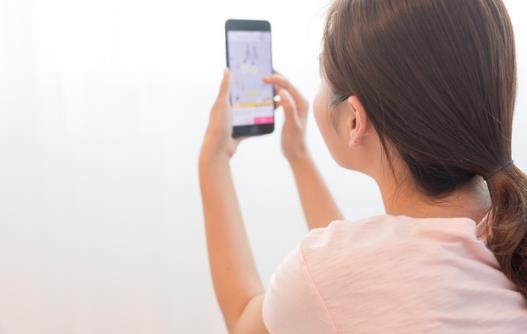 總玩手機脖子痛?手指痛?你可能是得了“手機病”