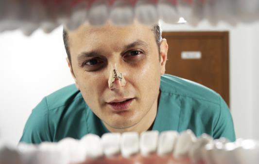 口臭很尷尬，不妨多吃這四種食物