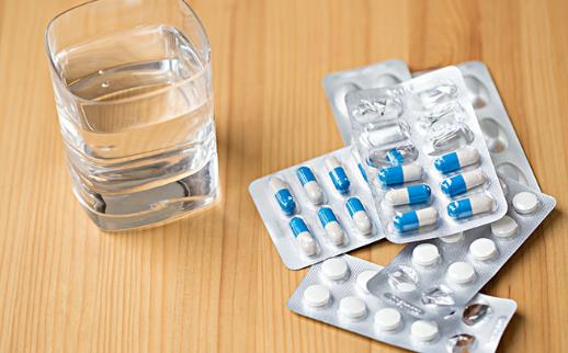 臨睡前吃藥會更損傷肝臟 避免藥物對肝臟傷害的方法