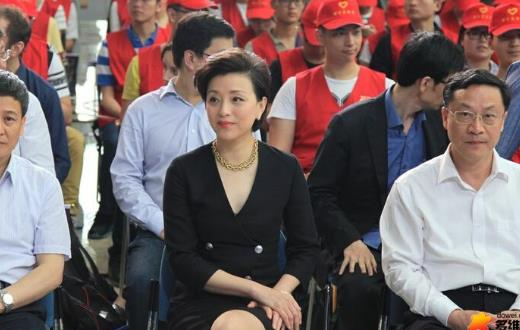 看似簡單的蹺二郎腿 和身體舒服感心理狀態習慣都有關系