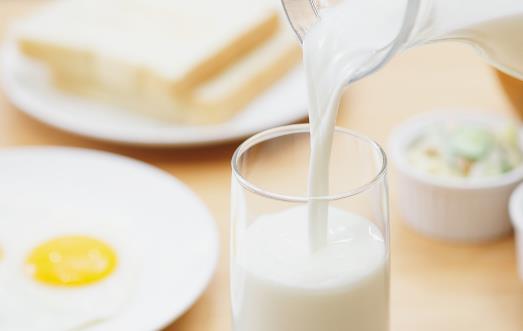 全脂牛奶脫脂牛奶的區(qū)別 選擇適合自己健康的最好