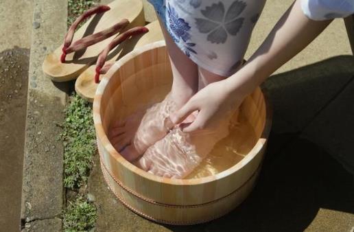 手腳容易出汗的原因 常吃養生粥緩解手腳出汗