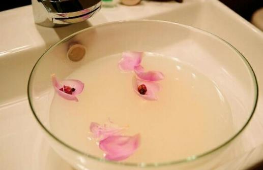 這六大因素容易導(dǎo)致臉頰長痘