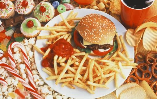 垃圾食品易導致動脈硬化 甚至還會縮短人的壽命
