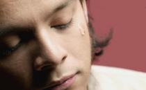 睡覺時流眼淚是身體出了問題 過度用眼易致流淚