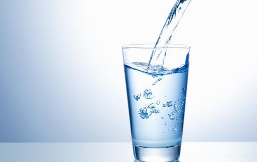 燒開的自來水里有水垢，還能不能喝？