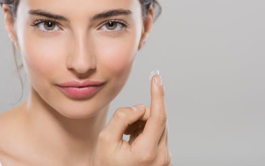 戴隱形眼鏡的安全隱患 這些知識你要知道