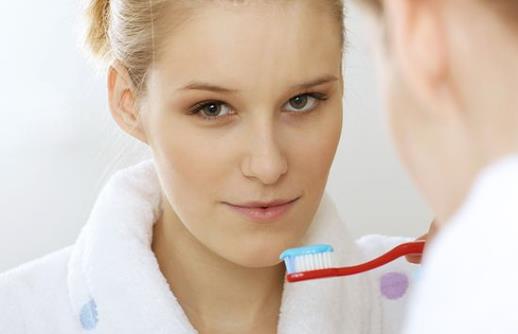 刷牙是自我口腔保健方法 正確的刷牙方式