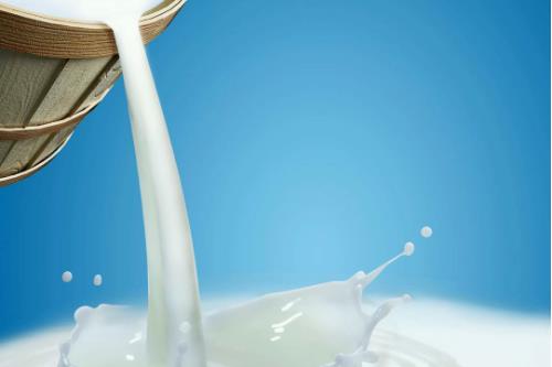 喝低、脫脂牛奶容易長痘痘