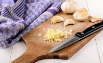 ?大蒜不只用來調料 大蒜養花促進發芽殺死蚜蟲