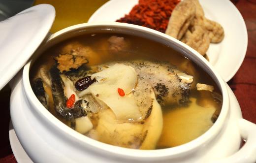 燉湯時(shí)，營(yíng)養(yǎng)都在肉里，不在湯里？