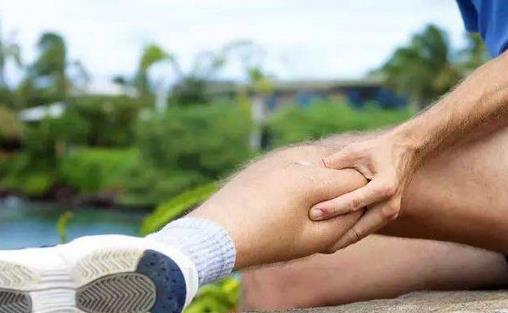 防止老年人腿抽筋 合適的鞋是彌補的方法之一