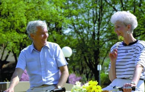 防止老年人腿抽筋 合適的鞋是彌補的方法之一