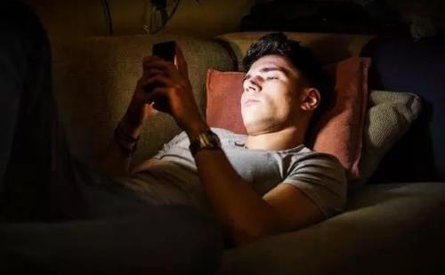 年輕人千萬(wàn)別再熬夜了 熬夜的危害看了都害怕