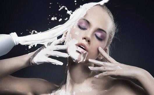 牛奶是富含營養(yǎng)價值的天然飲品 挑選牛奶的方法