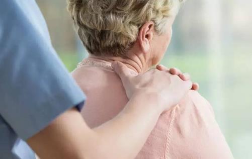 肩痛梳不了頭到底為啥 肩周炎的幾個時期和治療方法