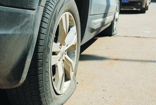 分辨汽車輪胎正反面？裝反有多危險？