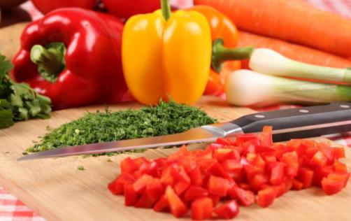 廚房達(dá)人教你切菜技巧 掌握這些刀法切什么菜都簡(jiǎn)單