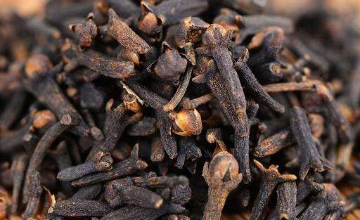 口臭對(duì)生理和心理有著雙重打擊 能緩解口臭的食物