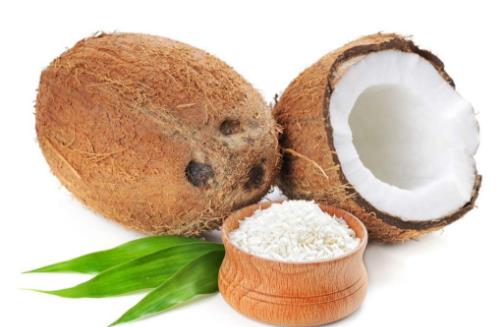 椰子光喝水太浪費了！教你快速剝開椰子享用椰肉很多人買