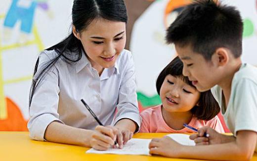 孩子不跟其他小朋友玩的原因 不要隨便給孩子貼標簽