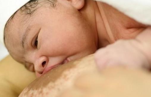 母乳喂養的誤區揭秘 產后增加母乳食物很重要