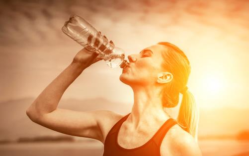 晨起空腹喝水到底好還是不好