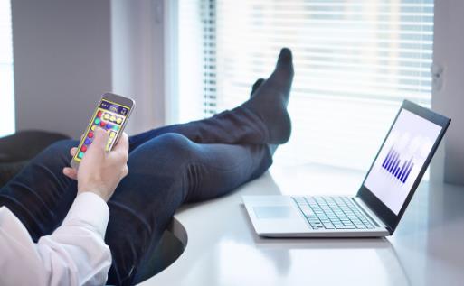 上廁所玩手機？你不知道痛有多深